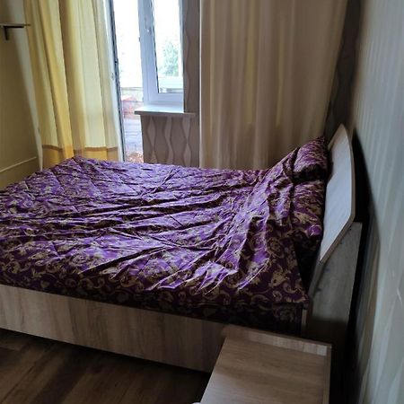 Cozy One Bedroom Apartment Kiev Bagian luar foto